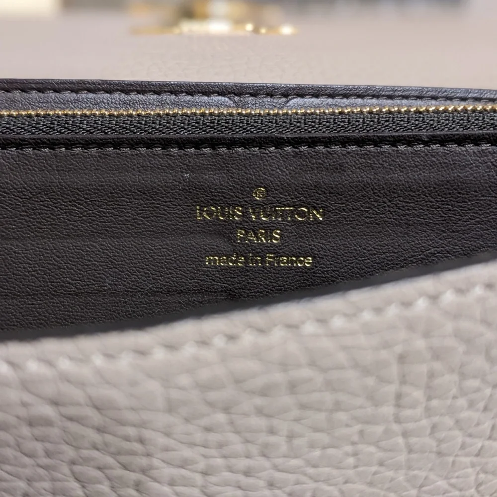 LOUIS VUITTON Capucines Wallet w/ Dust Sleeve - Picture 3 of 9